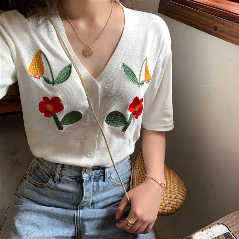 Summer ice silk knitwear women's loose V-neck top thin embroidery Short Sleeve White cardigan
