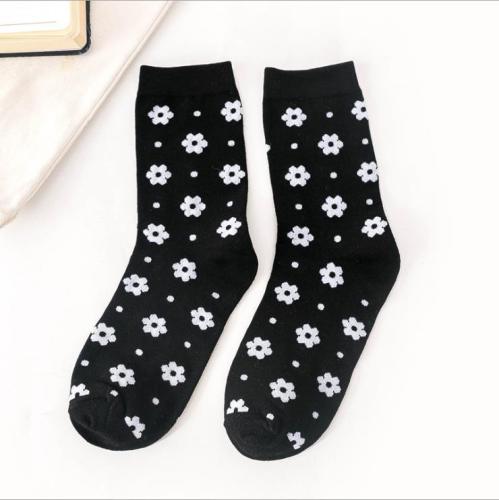 New style Daisy socks in spring and summer 2020 GD Kwon Chi lung's same mid tube socks for South Korean street couples