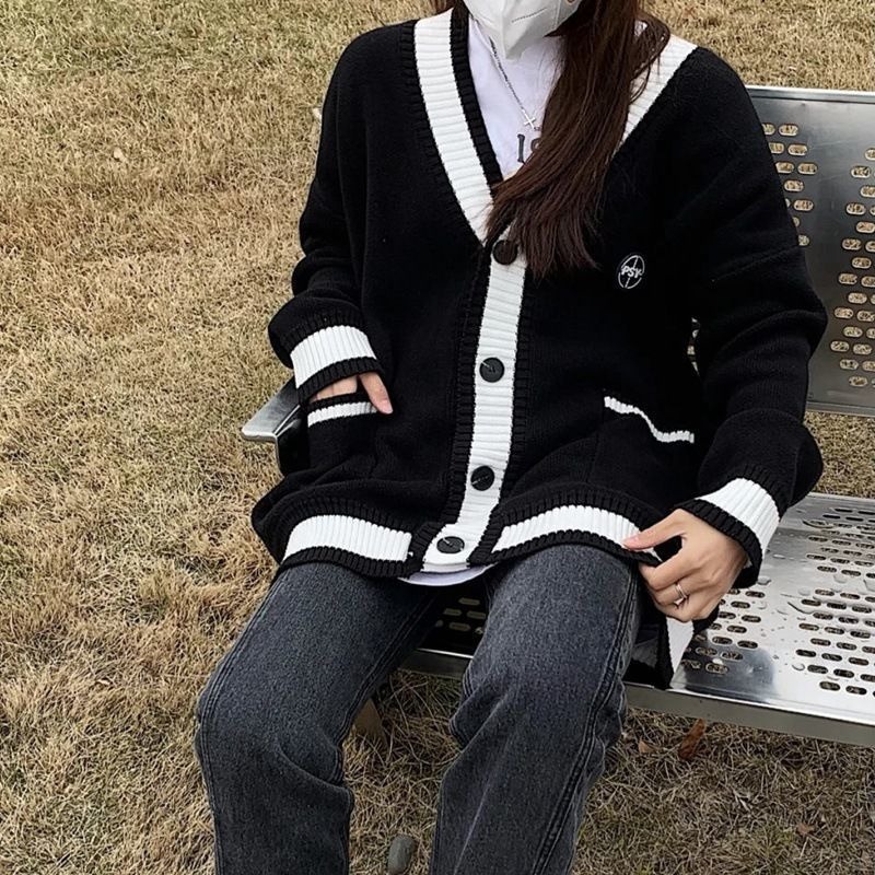 2021 early autumn new European women's clothing color contrast splicing knitted cardigan women's long sleeve spring and autumn thin sweater coat trend