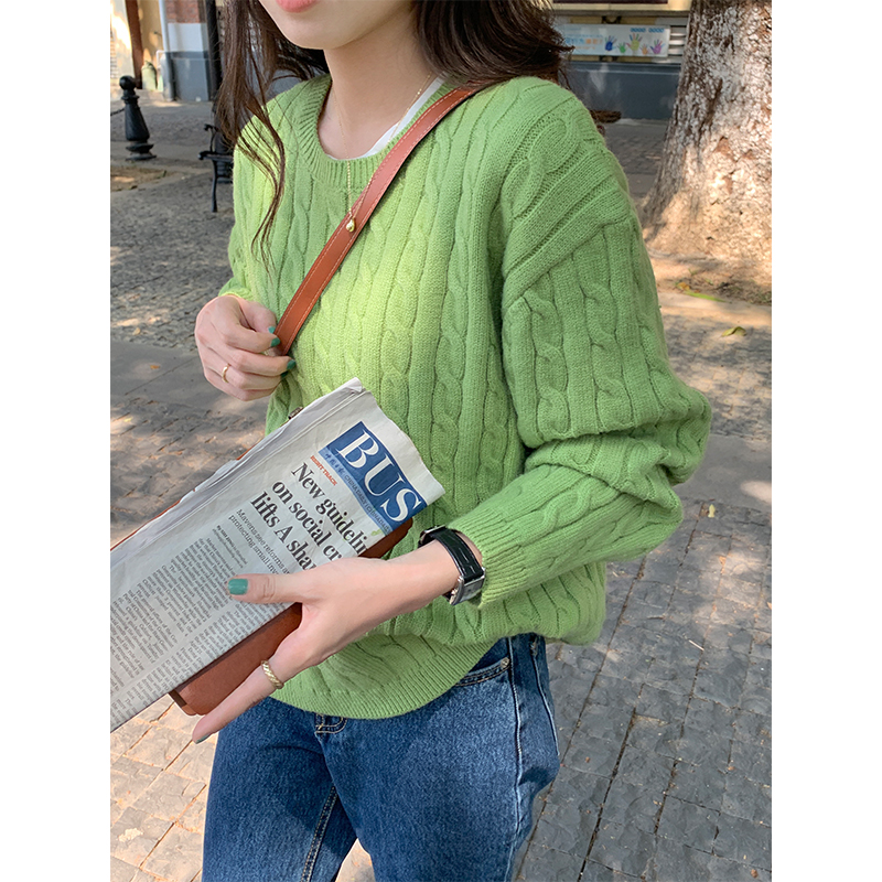 Real shot gentle wind soft waxy solid color round neck twist pullover women's autumn and winter bottoming knitted sweater top