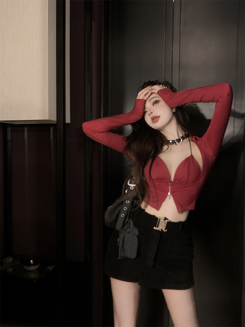 Real shot of retro sexy fashionable red cardigan with small straps and tube top two-piece top in spring and summer