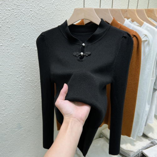 Vintage Chinese-style buttoned sweater for women, high-end look, suitable as a top layer, national style bubble sleeve knit base shirt