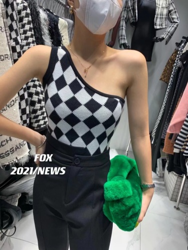 Women's vest with spring and autumn 2022 mind style hanging neck fashion Lingge slim fit sleeveless versatile Knitted Blouse