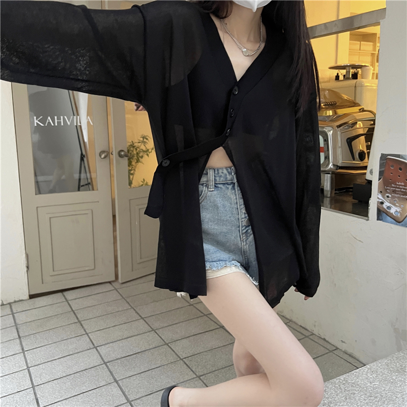 Real shooting, real price, design sense, irregular V-neck sun protection sweater, women's new ins thin lazy top