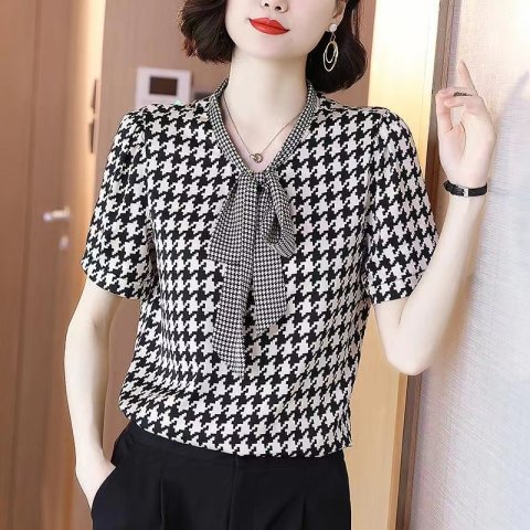 Large short sleeved blouse women's 2022 summer new fat large loose belly covering foreign style mother's trumpet sleeved blouse