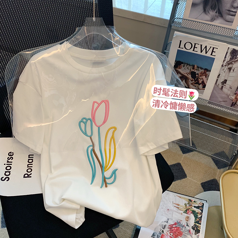 2022 actual shooting of new Korean summer Embroidered Flower round neck T-Shirt Large women's loose and versatile blouse