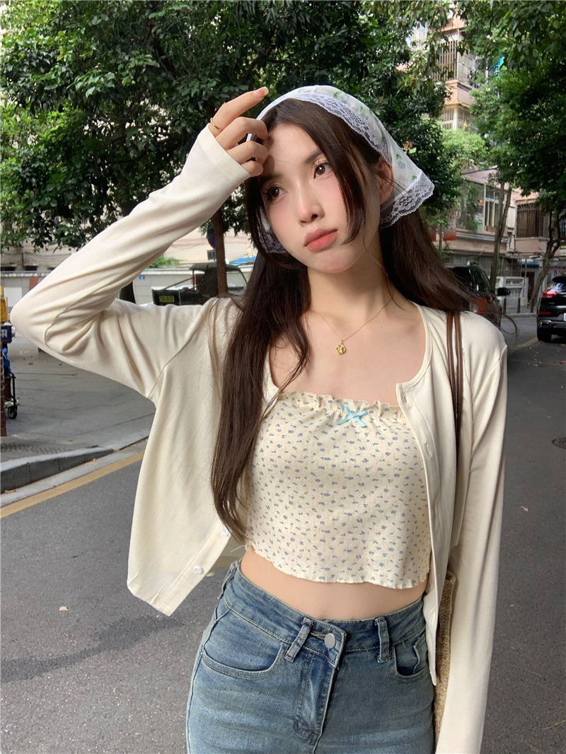 Actual shot, real price, new style, thin, soft, buttoned, loose sunscreen cardigan + floral suspender belt