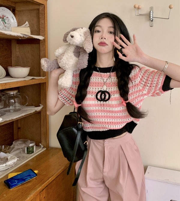 Sweet and spicy Pink Striped hollow out knitted T-shirt for women 2022 summer new style bubble sleeve short short sleeve straight shoulder top
