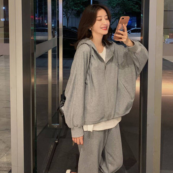 Leisure sports suit women's spring and autumn 2020 new fashion foreign style loose show thin sweater running two piece suit