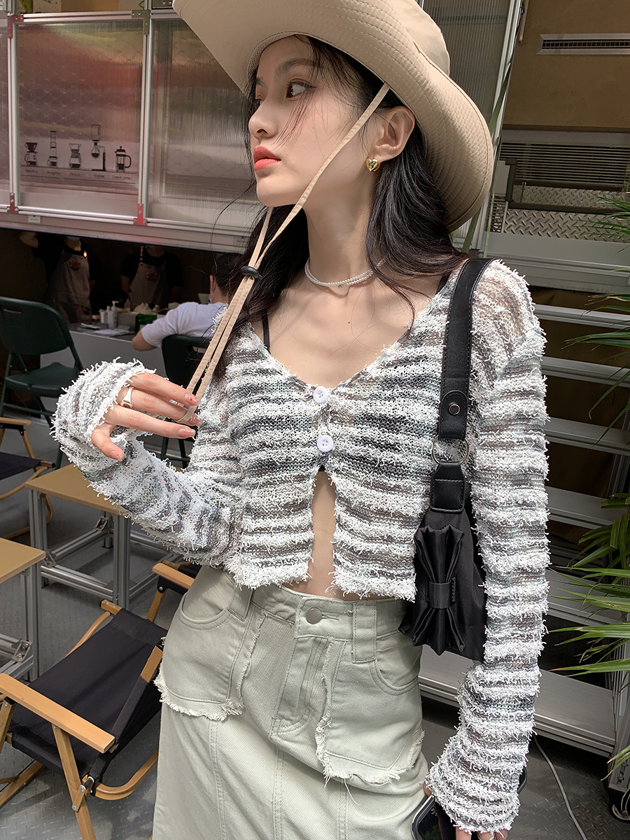Xinbangbang Korean version of hot girl style striped long-sleeved knitted top 2022 new foreign style short cardigan women's thin section