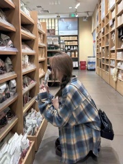 Women's Spring 2024 New French Chic Cute Lovely Grid Shirt Loose Retro Hong Kong Style Top Outerwear