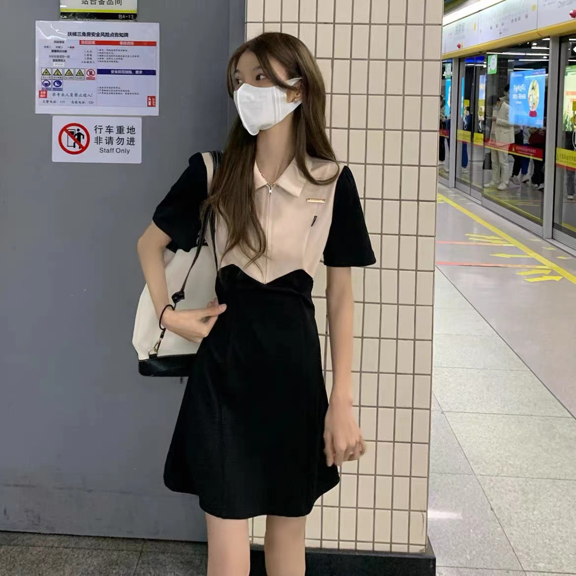 Fashionable Korean pop dress in summer 2022 new Polo neck small black skirt with slim waist and chic A-line short skirt