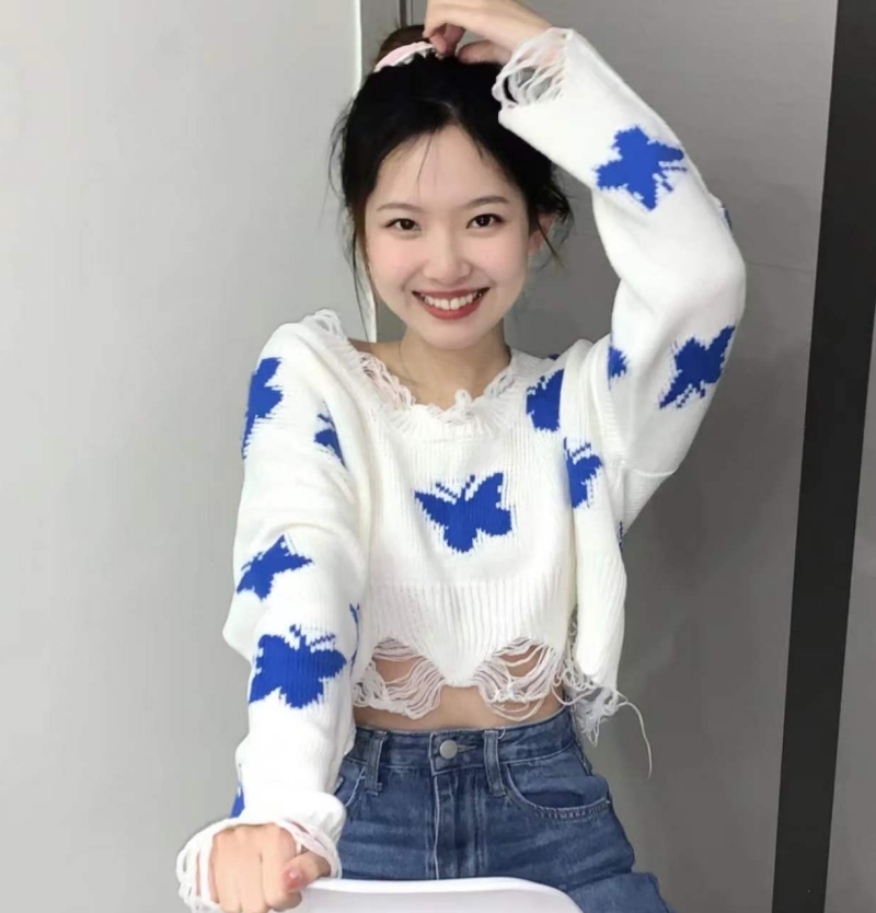 Yi Mengling same style sweater short ripped top spring women's pure desire wind pullover lazy butterfly knitted sweater long sleeves