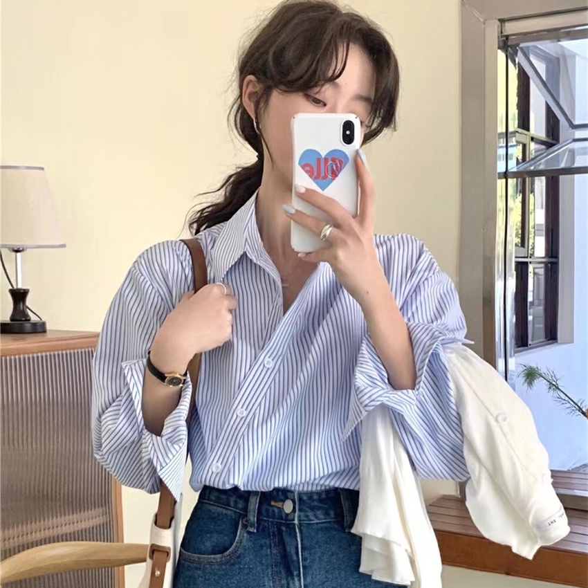 In the early spring of 2023, the new Korean style retro design sense fashion niche irregular oblique button striped long-sleeved shirt