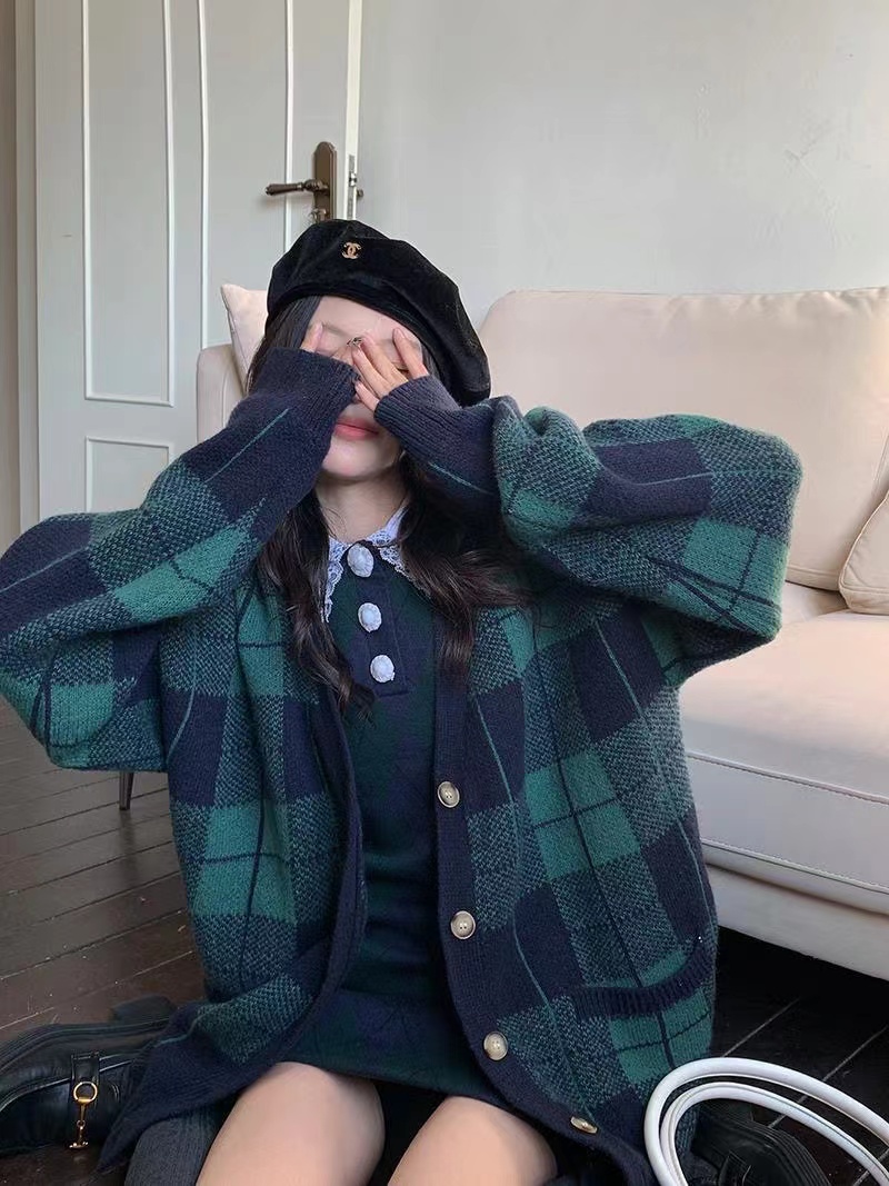 Japanese ancient plaid sweater coat women's early autumn loose lazy style design sense of niche knitted cardigan top fashion