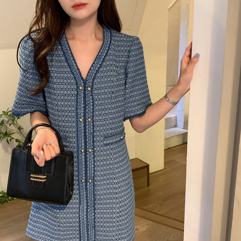 Real shot French heavy industry small fragrance V-neck metal single breasted denim pattern shows thin short dress