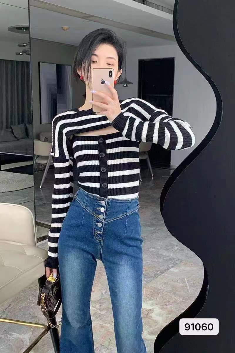 2022 autumn new sweet and cool hot girl slim knitted striped camisole shows thin shawl blouse two-piece suit
