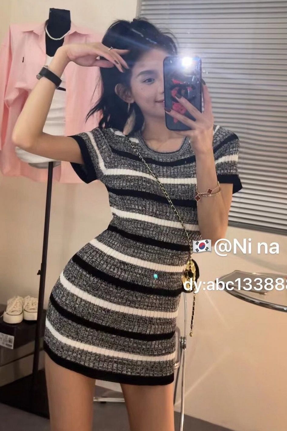 Korea dongdamen 2022 summer new retro western style round neck striped dress with a slim waist and buttocks