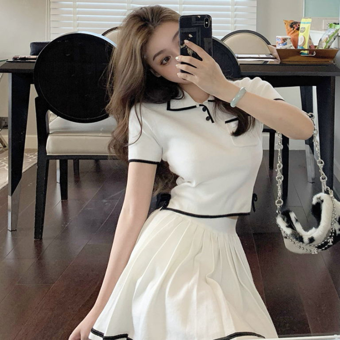 Light and mature Hepburn style, sweet and salty, feminine two-piece set for women, cute and sweet summer pleated skirt suit
