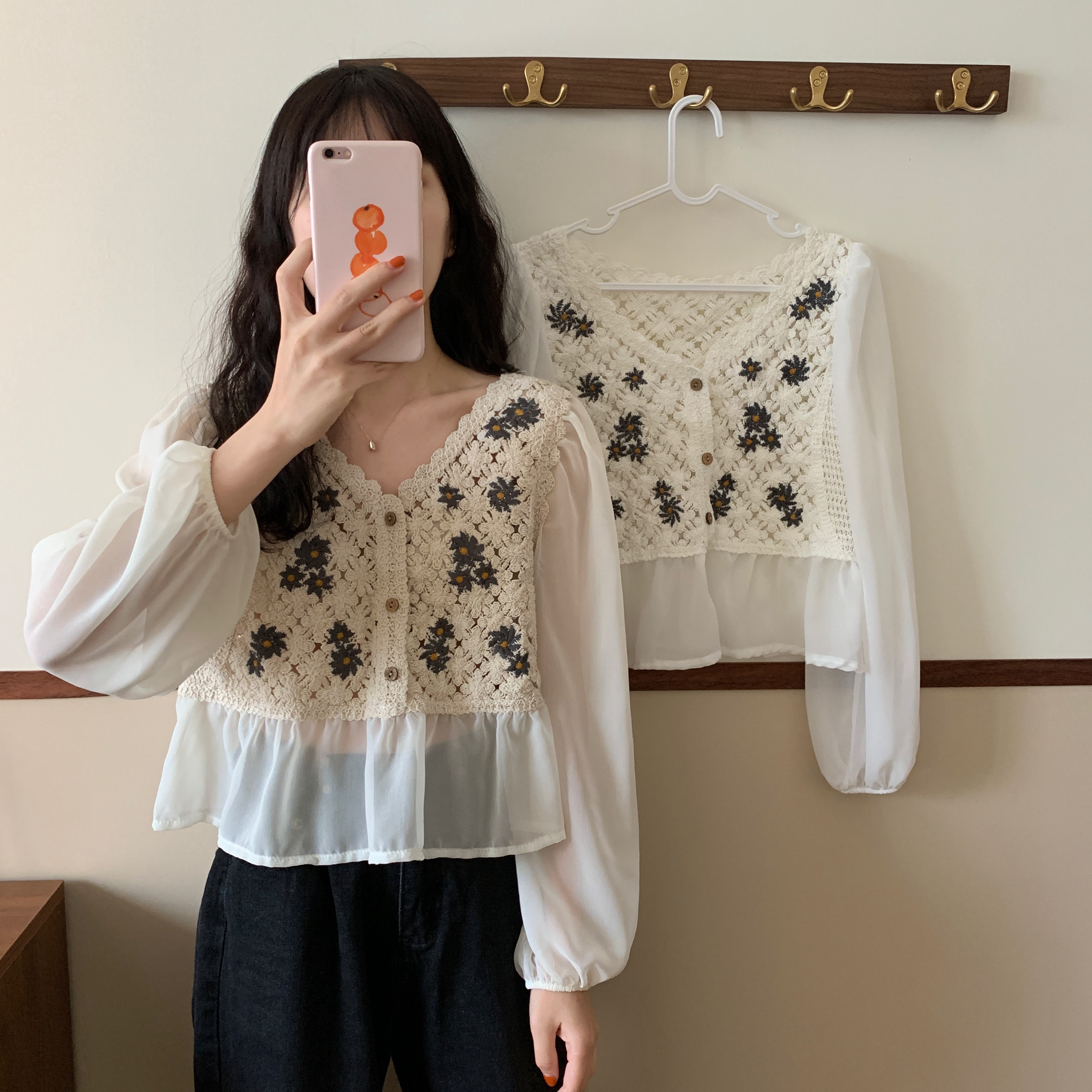 Real price early spring new flower wooden button button Lantern Sleeve Shirt loose long sleeve embroidered hook flower coat