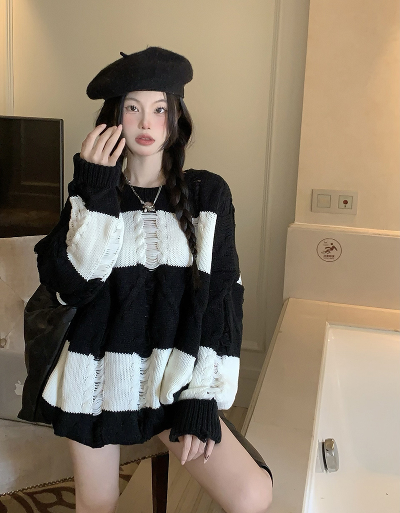 Real shot Autumn and winter broken hole lazy style niche design sweater small man is thin and hit color striped top