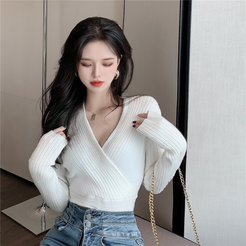 Real shot 2022 autumn and winter tight solid color cross-neck top women's design slim slim long-sleeved knitted sweater