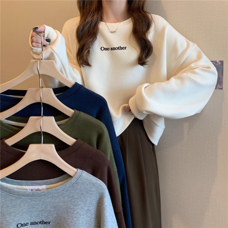 Round neck sweater women's short section small 2022 new early spring and autumn thin section Korean version loose ins top