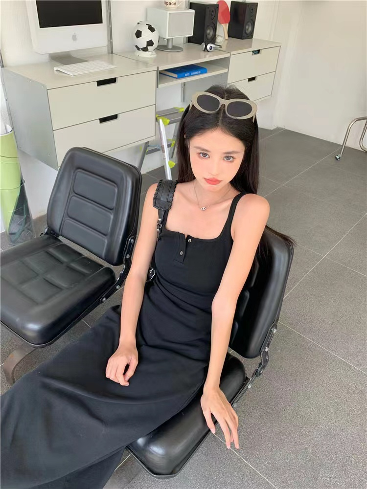 Black Spicy Girl Strap Dress for Women's Summer 2023 New Pure and Luxury A-line Sleeveless Mid length Skirt