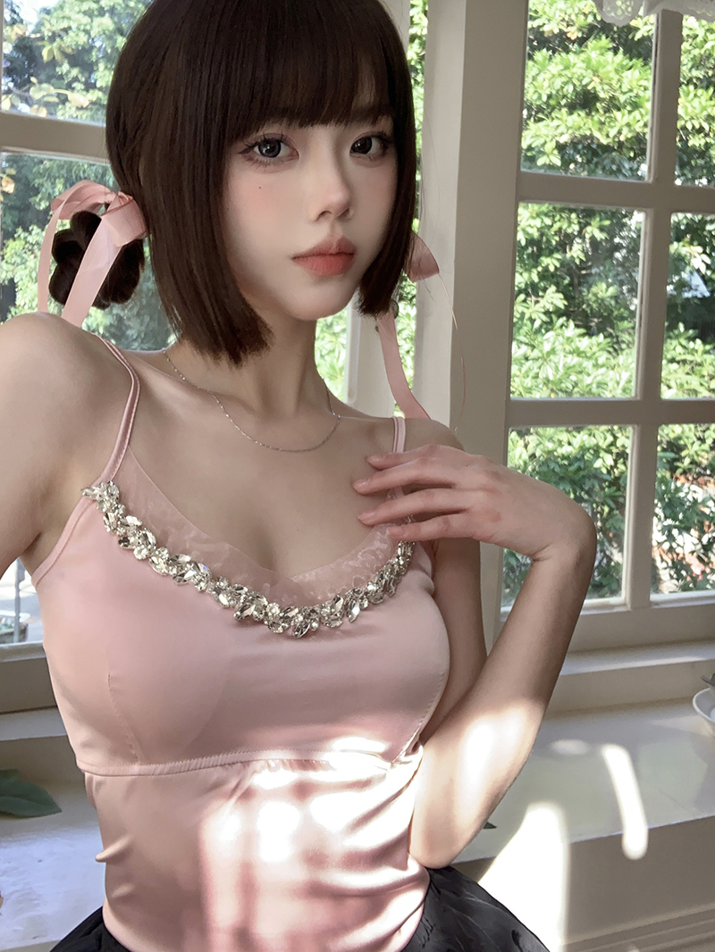 Real shot French niche diamond-studded V-neck wrap chest glossy suspenders women's short slim body vest