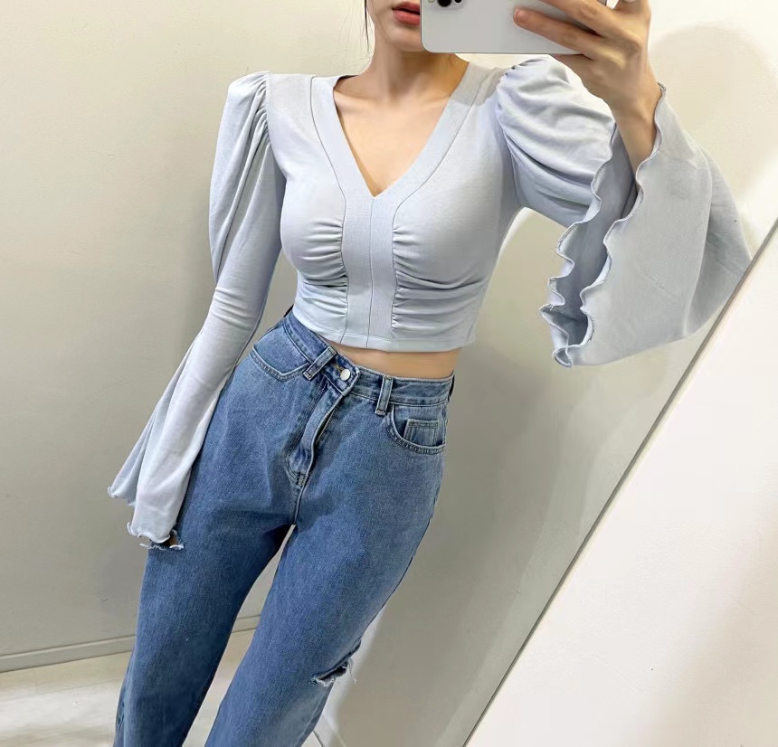 Korean chic spring new retro design sense V-neck trumpet sleeve T-shirt female slim slim short top