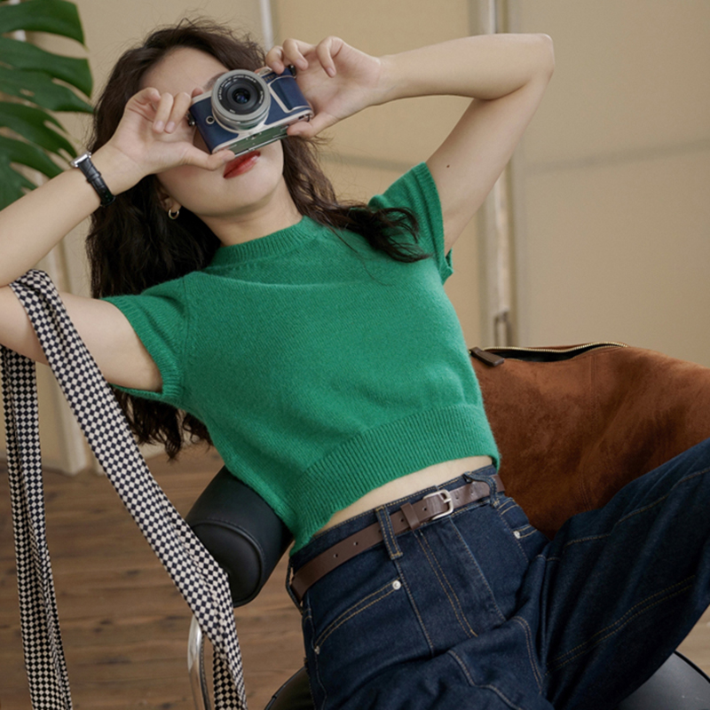 Green short sleeved knitwear women's summer 2021 new slim fit foreign style French retro short top design sense