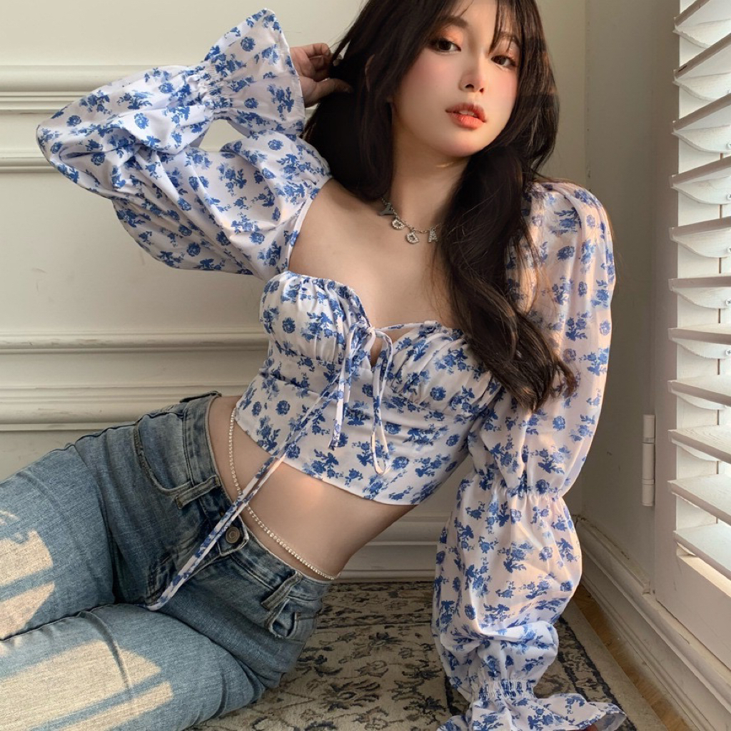 Floral Chiffon shirt women's spring and summer new French V-neck bubble sleeve design sense, niche short navel exposed long sleeve top