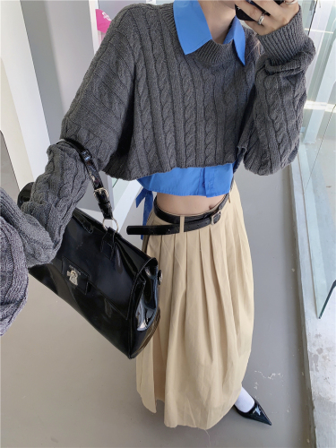 Real shot of Western-style autumn short knitted long-sleeved shirt with straps + pleated skirt