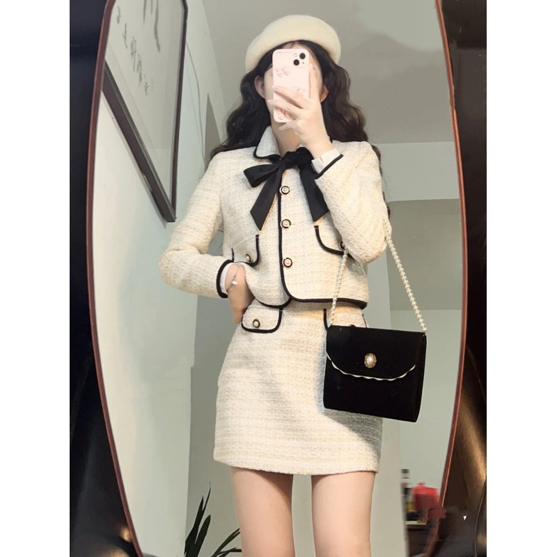 Small fragrant wind suit female spring and autumn foreign style celebrity age reduction bow tie short coat skirt two-piece suit