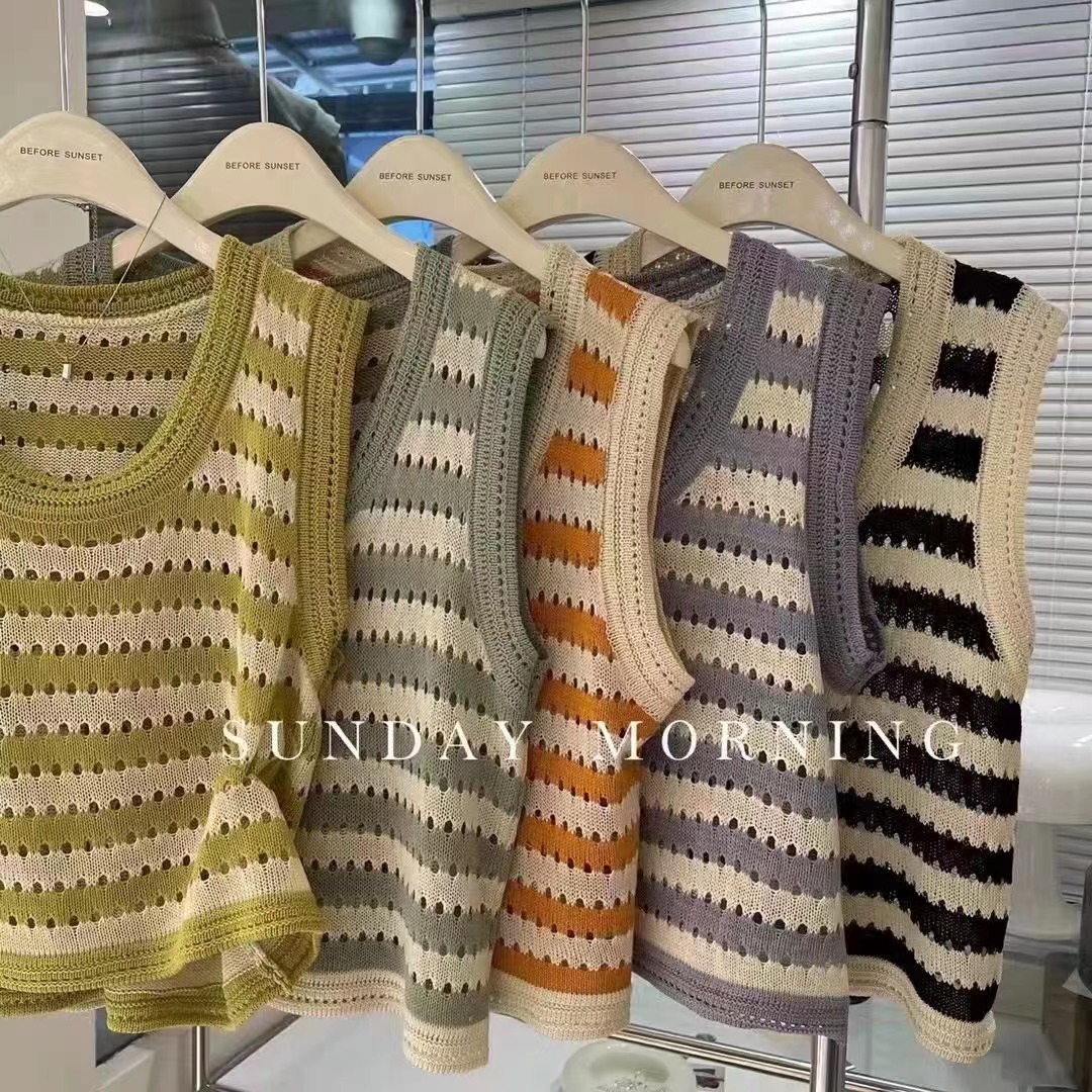 Striped knitted suspender vest women's interior is fashionable, foreign style, fashionable summer design, and the minority wears a hot girl's top outside