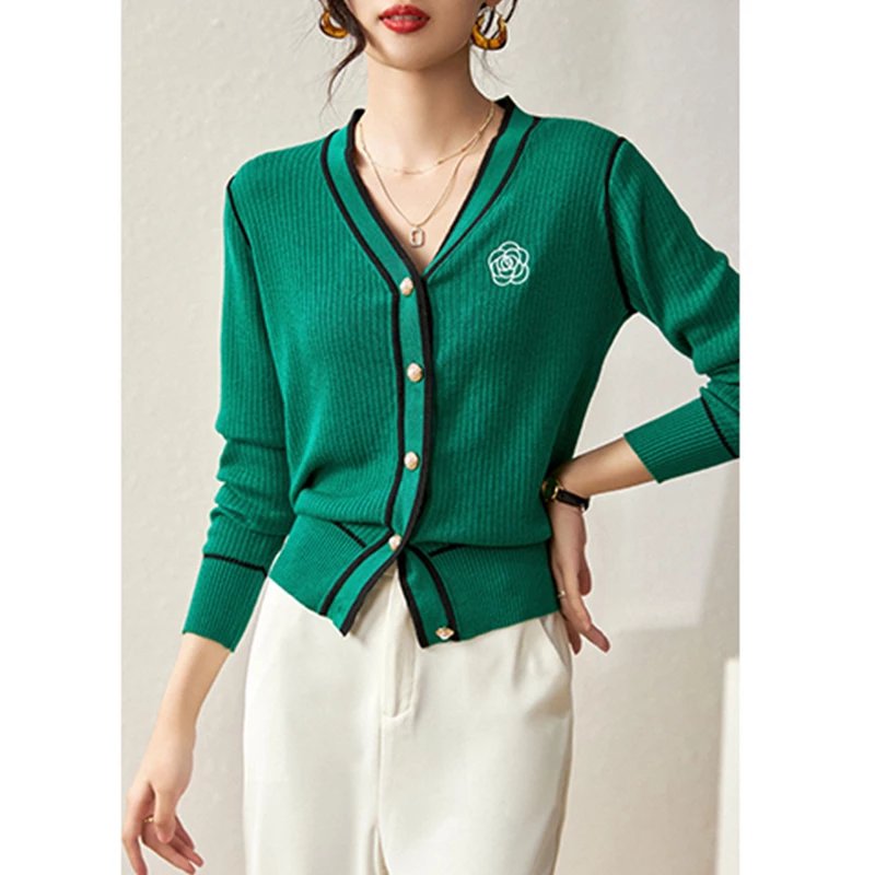 French knitted sweater, small fragrant wind top, ladies' age-reducing camellia, contrast color, gentle and thin sweater coat, women's spring