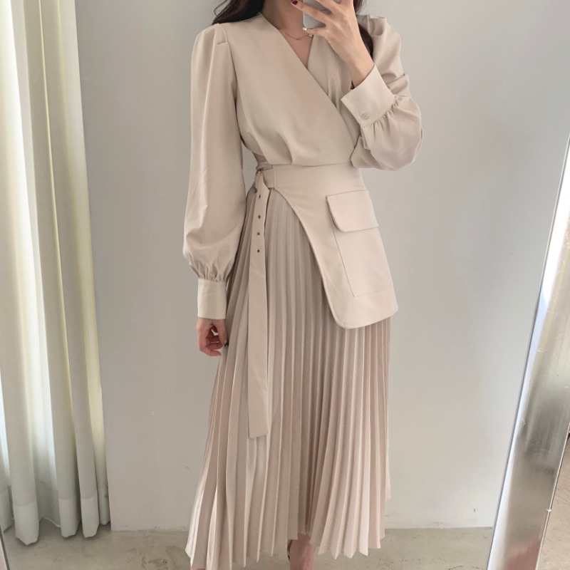 Korea ins early spring simple temperament V-neck side button waist show thin medium length long sleeve Pleated Dress