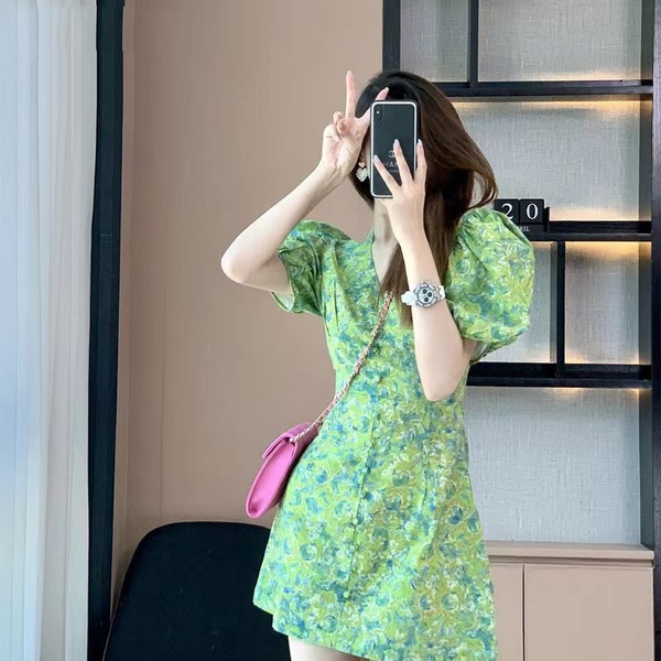 Summer 2022 new design sense of minority French bubble sleeve tea break broken flower small fresh green dress women