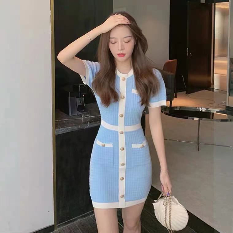 Korean French retro round neck single row button color contrast design slim fit and thin buttock knitted dress