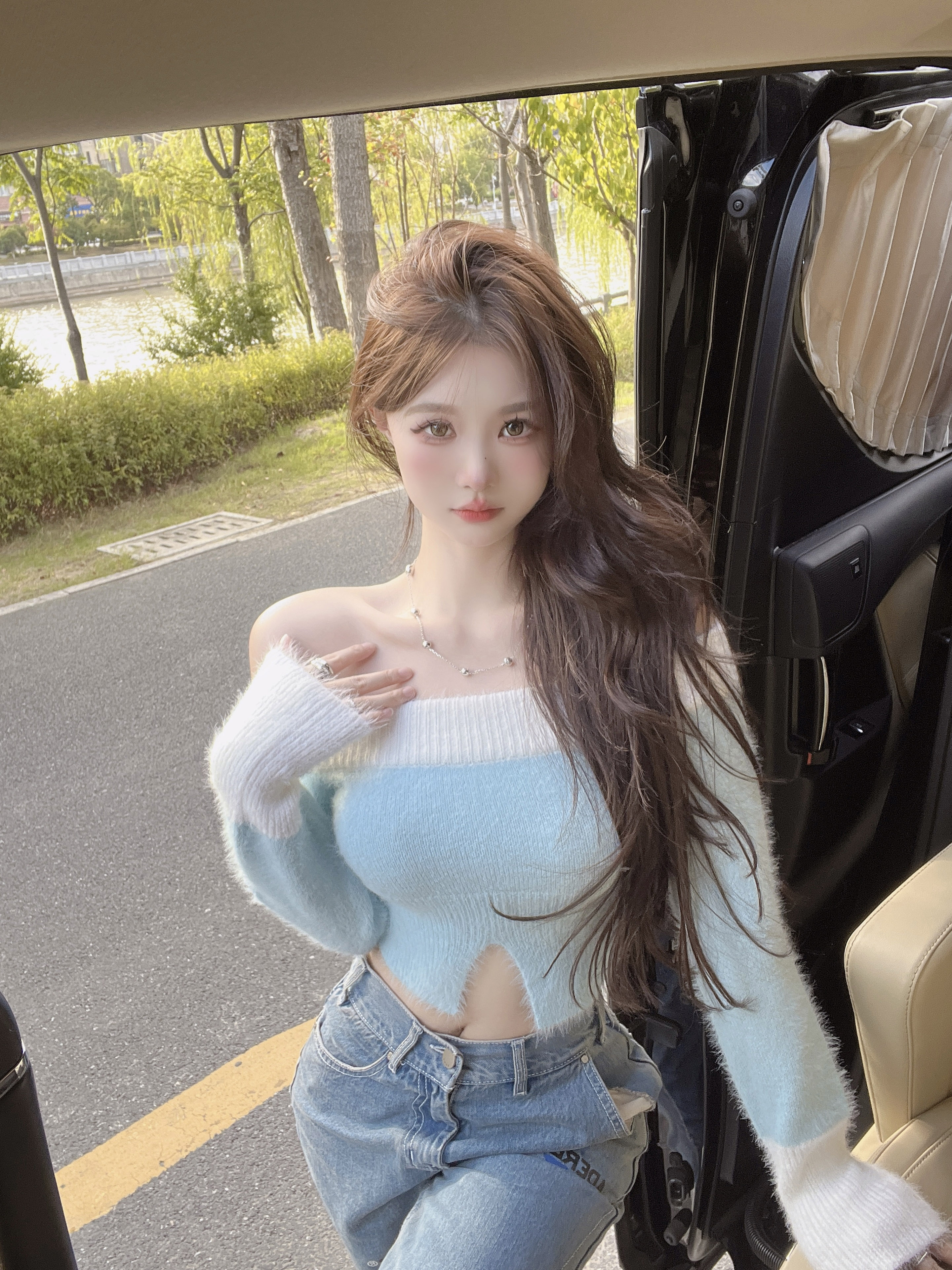 Real shot real price ~ pure desire hot sister one word shoulder splicing design sense slit mink hair long sleeve slim knit top