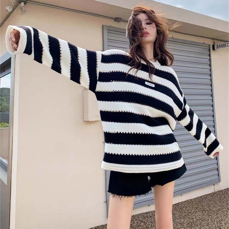 2022 autumn and winter new South Korea Dongdaemun GLYP net red sweater gradient black and white striped mid-length sweater women