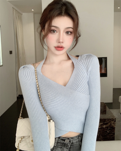 Real price ~ Japanese sweet world Barbie pure design feeling hanging neck cross V-neck bottomed sweater