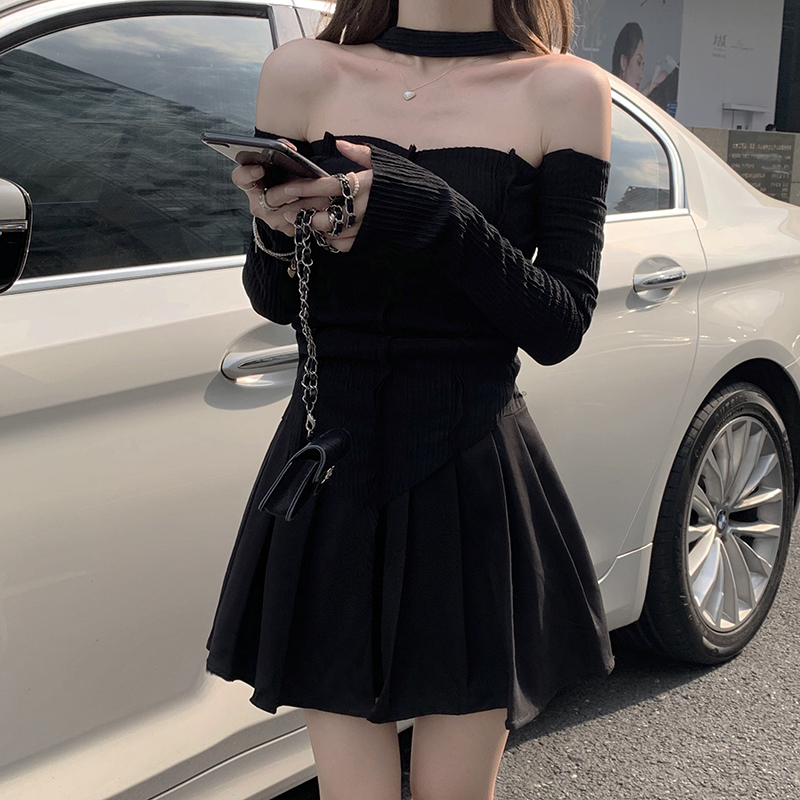 Real price and real shooting of a small number of hot girls, one shoulder bra, sexy wrinkled face hanging neck top + skirt