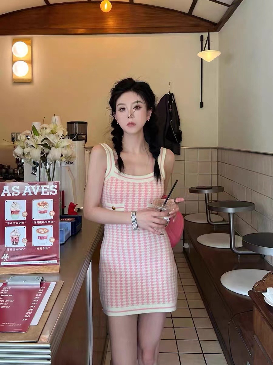 Plaid Yang Yi dress 2022 new female summer harvest waist thin pink small fragrant thousand bird lattice knitted suspender skirt