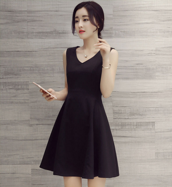 Dress 2022 new style dress fashion, foreign style, sexy, thin and small, white bottomed skirt, small and fresh women's dress
