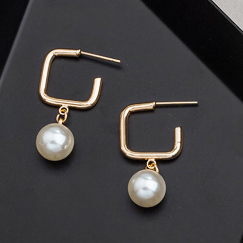 High quality geometric square Korean Pearl Earrings 2020 new fashionable all-around simple Earrings female Earrings