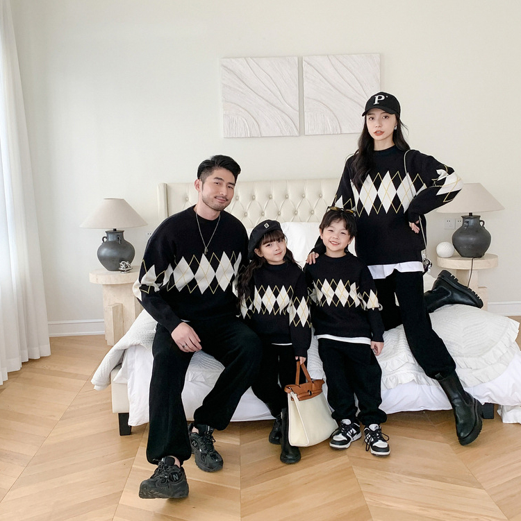 Parent-child wear 2022 new net red sweater autumn and winter a family of three or four mother and daughter wear parent-child sweater trend