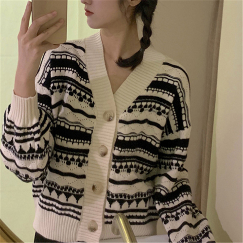 Fall / winter 2020 French retro striped sweater women's short Slouchy style thickened and loose Korean junior knitted cardigan