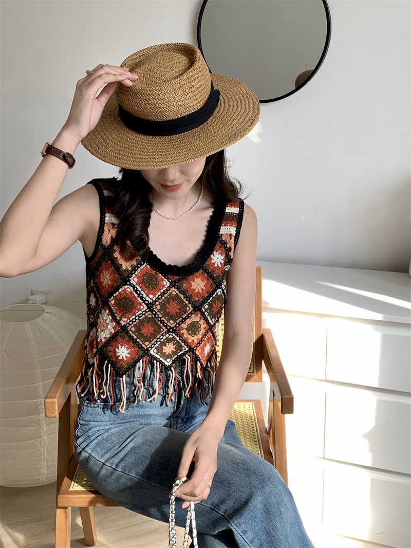 Real price real price 2023 new product Korean version of spring and summer vacation style crochet flower tassel knitted camisole