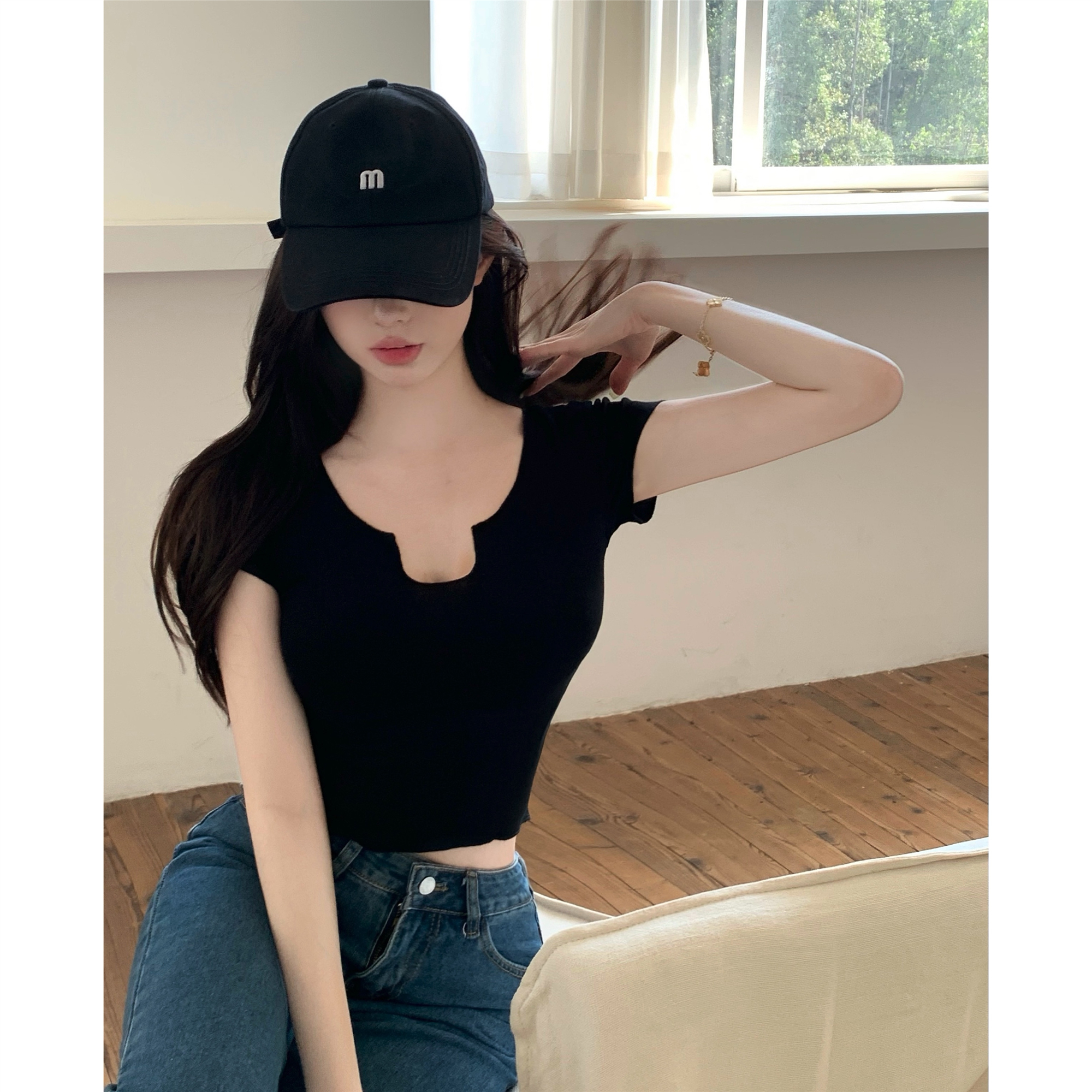 Real shot real price short sleeve T-shirt women's summer 2022 short open navel top design sense of minority high waist V-neck half sleeve